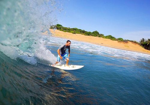 Surfs-up-in-Arugam-Bay-slider-1